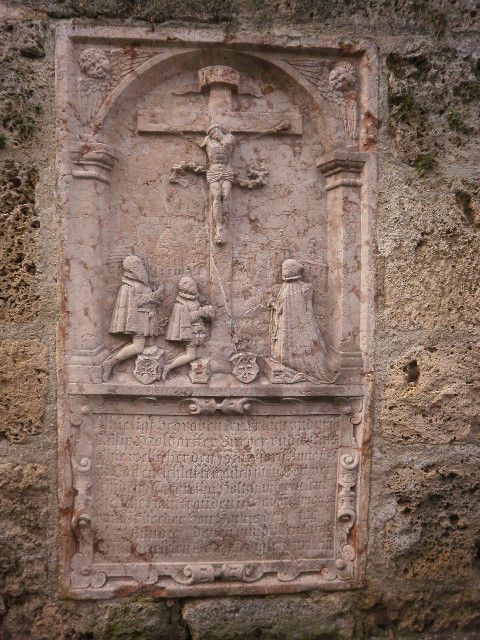 Grabplatte (Renaissance (ca. 1585), Empire-biedermeierlich überarbeitet (1801), Turm) (Foto: E.-J. Spindler)