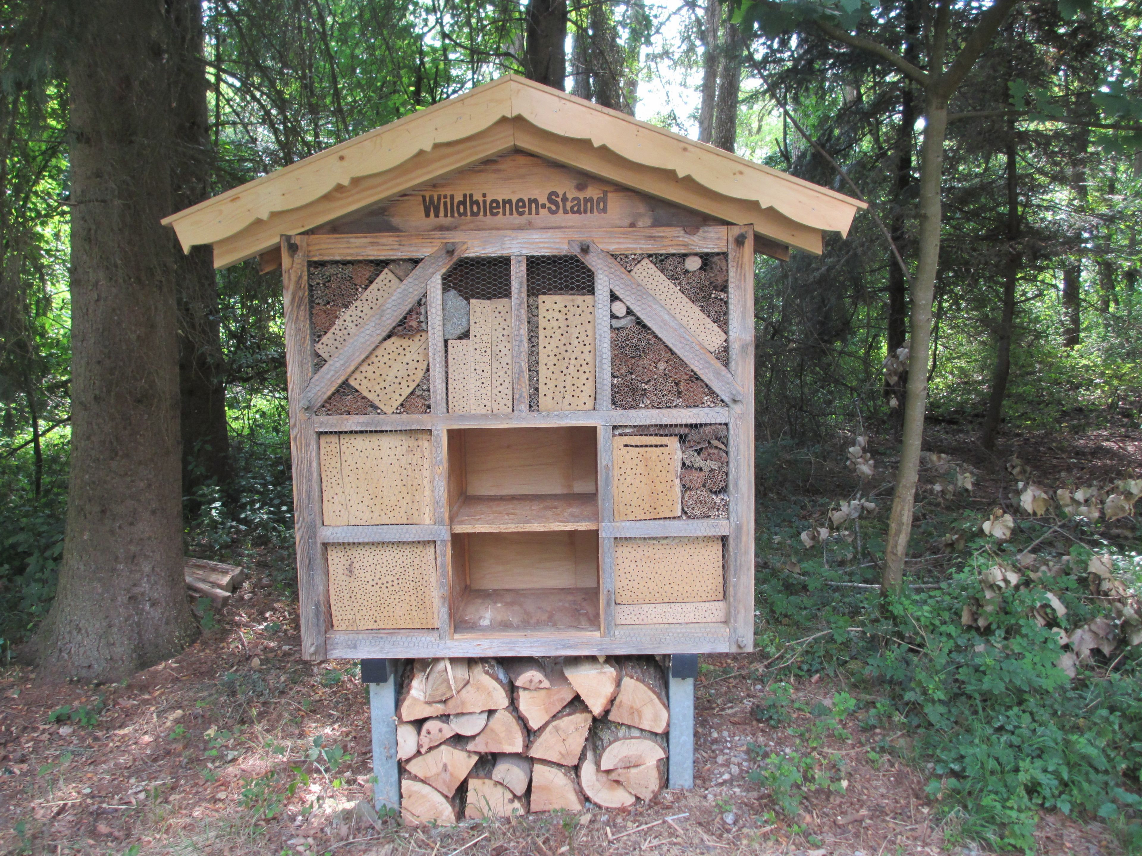 Wildbienenstand in Aham (Foto: W. Hege)