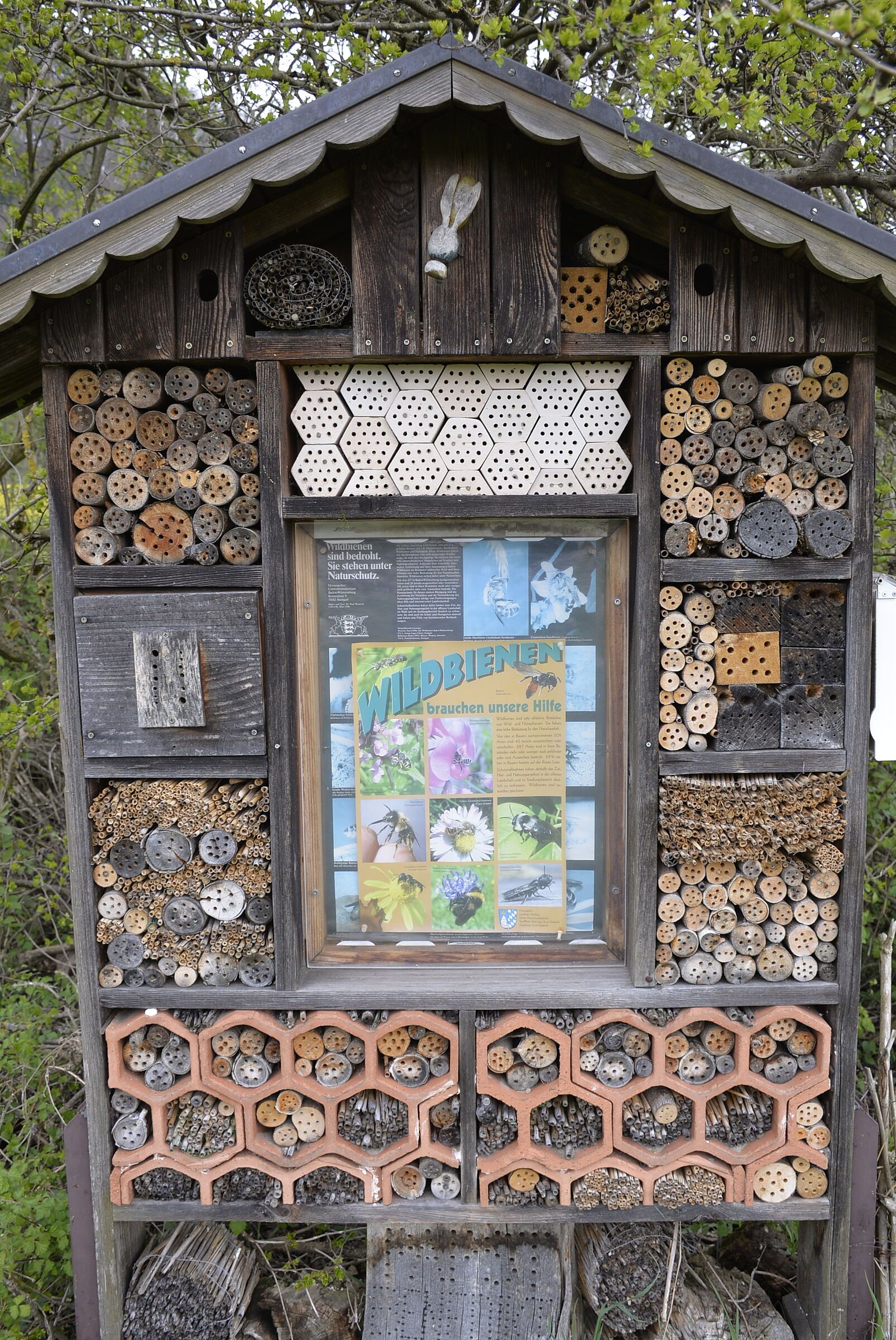 Wildbienenhotel (Foto: E. Merches)