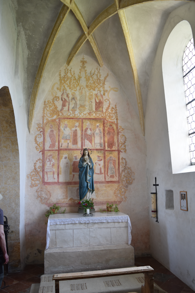 "14 Nothelfer-Altar" in dem südlichen, gotischen Seitenschiff, eine Besonderheit - gemalt und nicht skulpiert! (Foto: W. Hege)